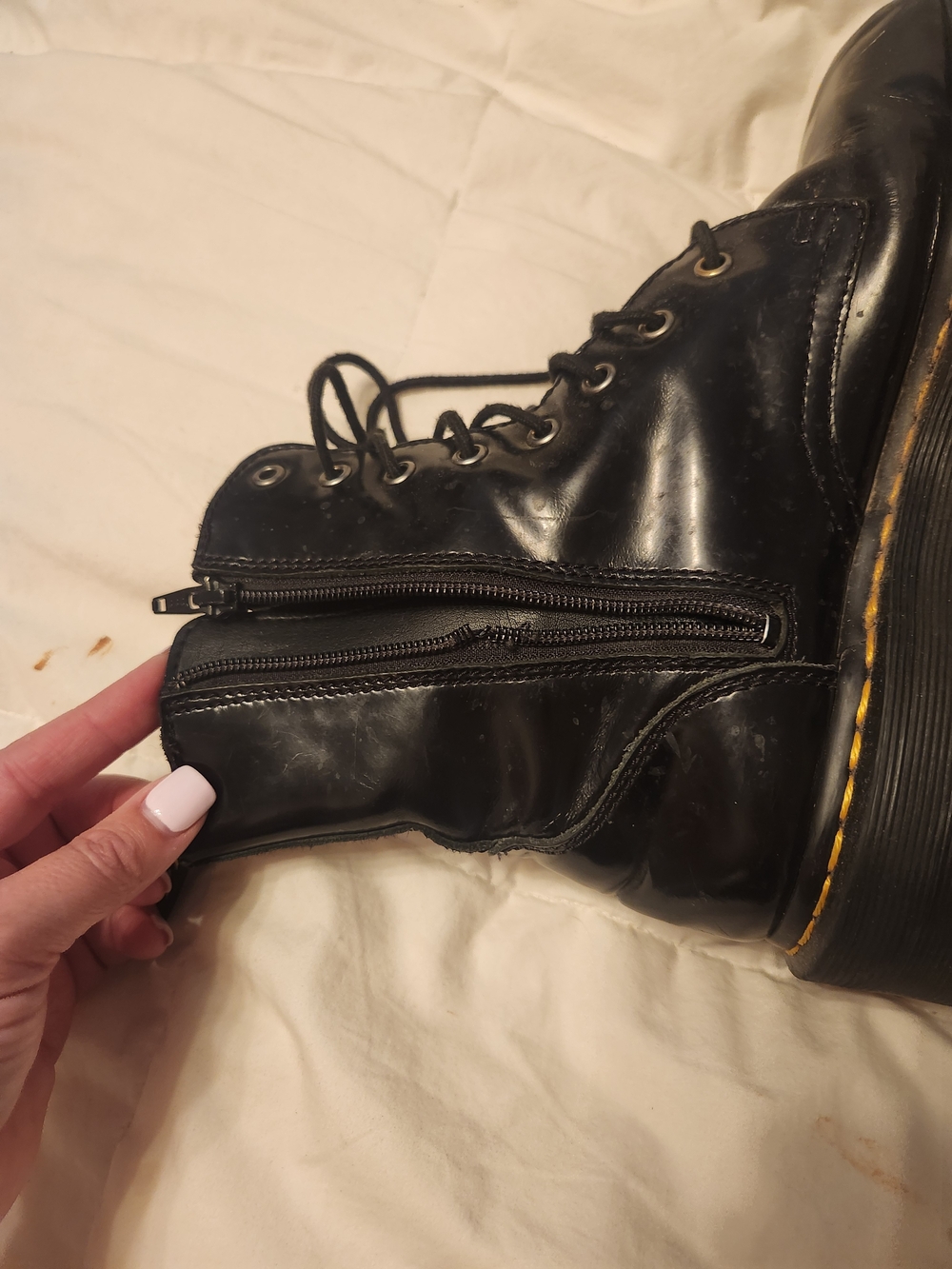 Dr. Martens Boots W 9.5 Or Mens 8 - Picture 7 of 8